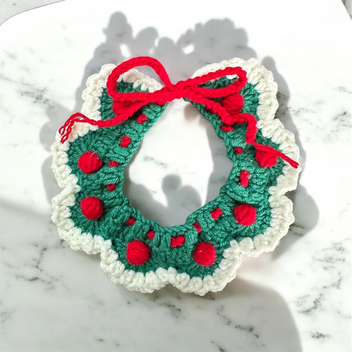 Hand-woven polka dot green collar